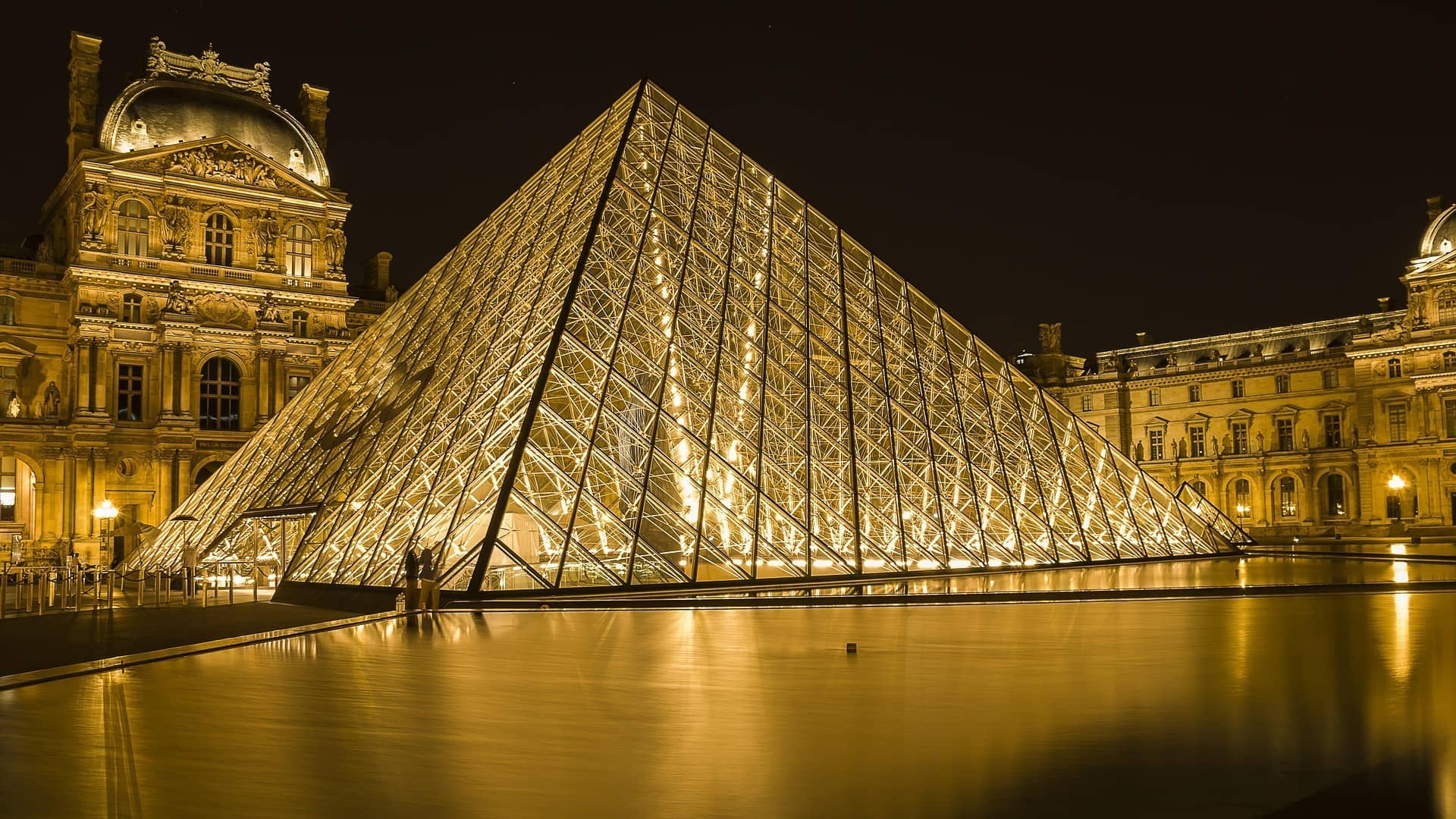 Louvre Entry with Audio Guide & Hosted Access
